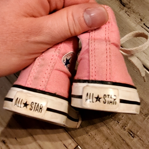 Infant Size 4 Pink Converse All Stars - Picture 5 of 5